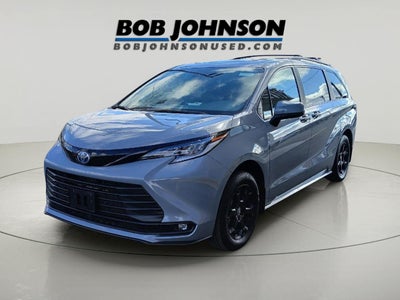 2025 Toyota Sienna Woodland Edition