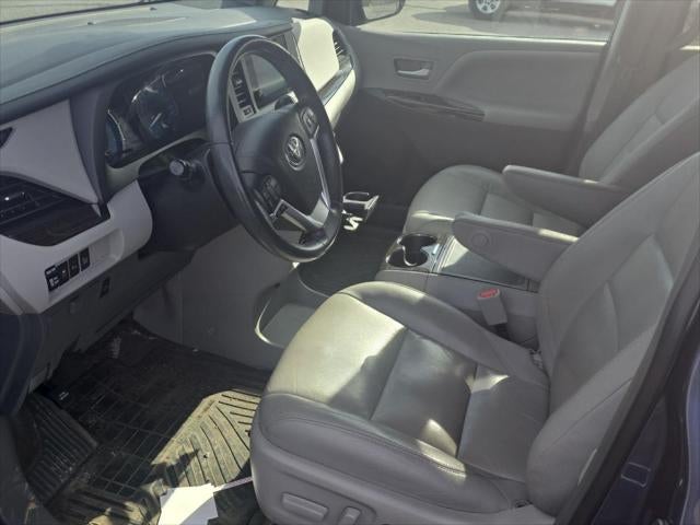 2016 Toyota SIENNA XLE 3.5L XLE 7-Passenger