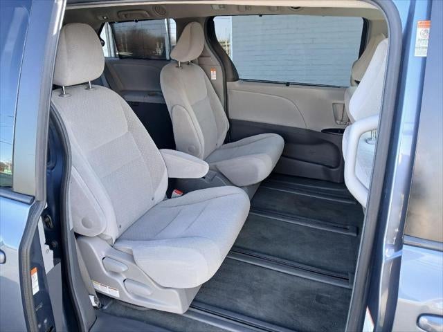 2015 Toyota SIENNA LE 3.5L LE 7-Passenger