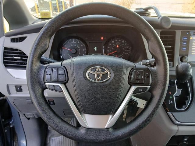 2015 Toyota SIENNA LE 3.5L LE 7-Passenger