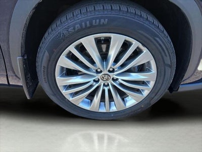 2025 Toyota Highlander Platinum