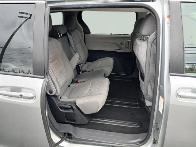 2022 Toyota Sienna LE