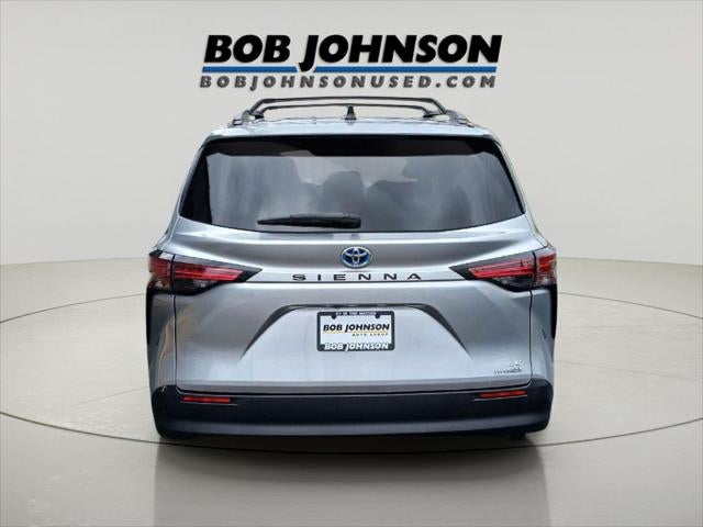 2022 Toyota Sienna LE
