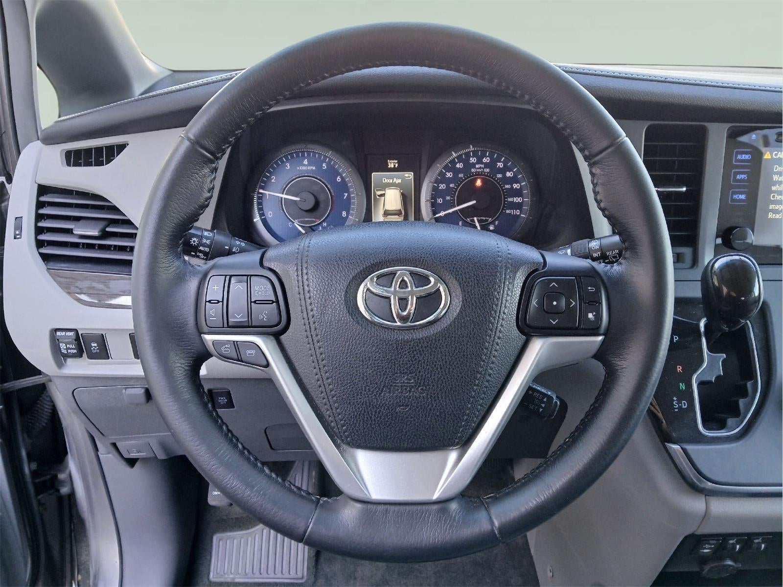 2017 Toyota SIENNA XLE 3.5L XLE 8-Passenger