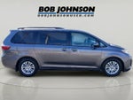 2017 Toyota SIENNA XLE 3.5L XLE 8-Passenger