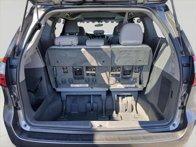 2017 Toyota SIENNA XLE 3.5L XLE 8-Passenger