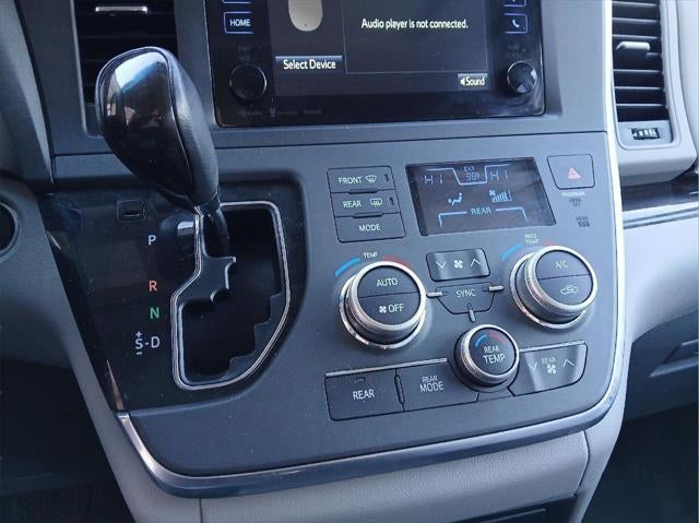 2017 Toyota SIENNA XLE 3.5L XLE 8-Passenger