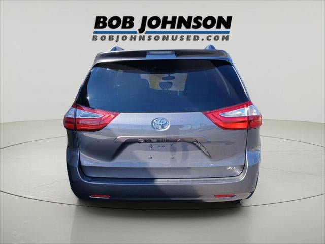 2017 Toyota SIENNA XLE 3.5L XLE 8-Passenger