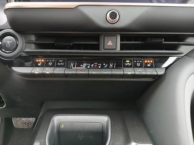 2025 Toyota CROWN SIGNIA XLE