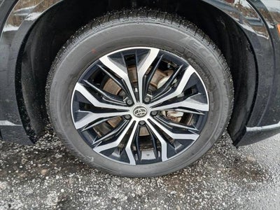 2025 Toyota CROWN SIGNIA XLE