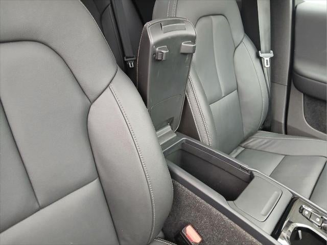 2025 Volvo XC40 Ultra Dark Theme