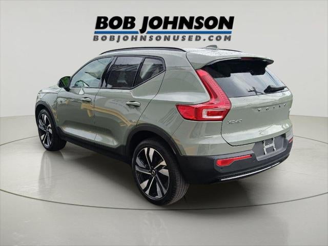 2025 Volvo XC40 Ultra Dark Theme