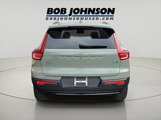 2025 Volvo XC40 Ultra Dark Theme