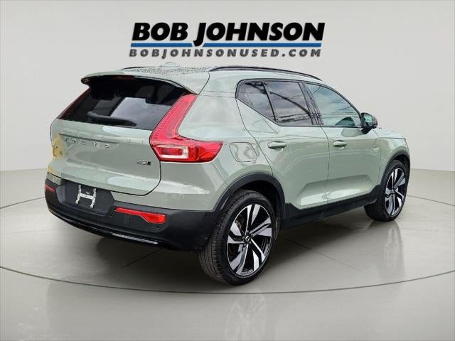 2025 Volvo XC40 Ultra Dark Theme