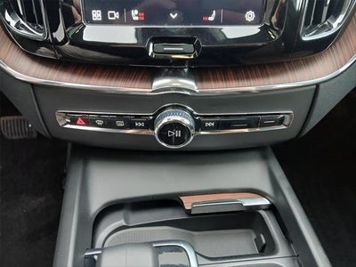 2025 Volvo XC60 Plus