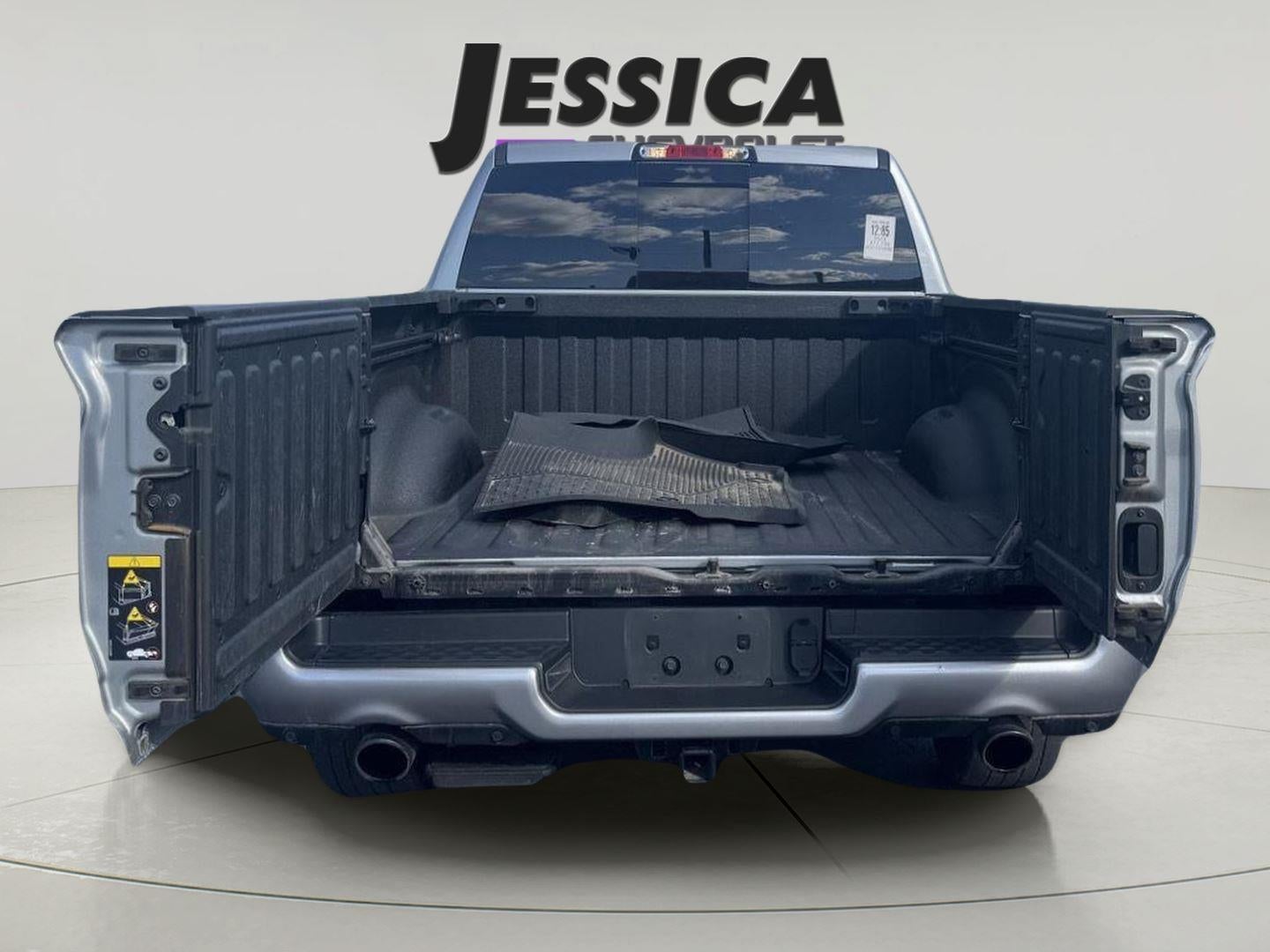 2023 RAM 1500 Laramie Crew Cab 4x4 5'7" Box