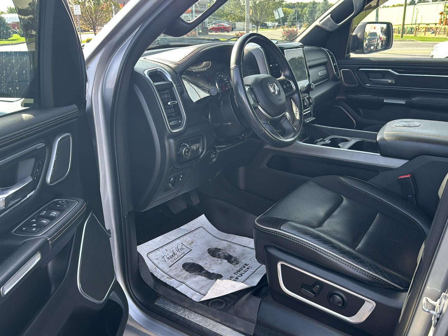 2022 RAM 1500 Laramie Crew Cab 4x4 5'7" Box