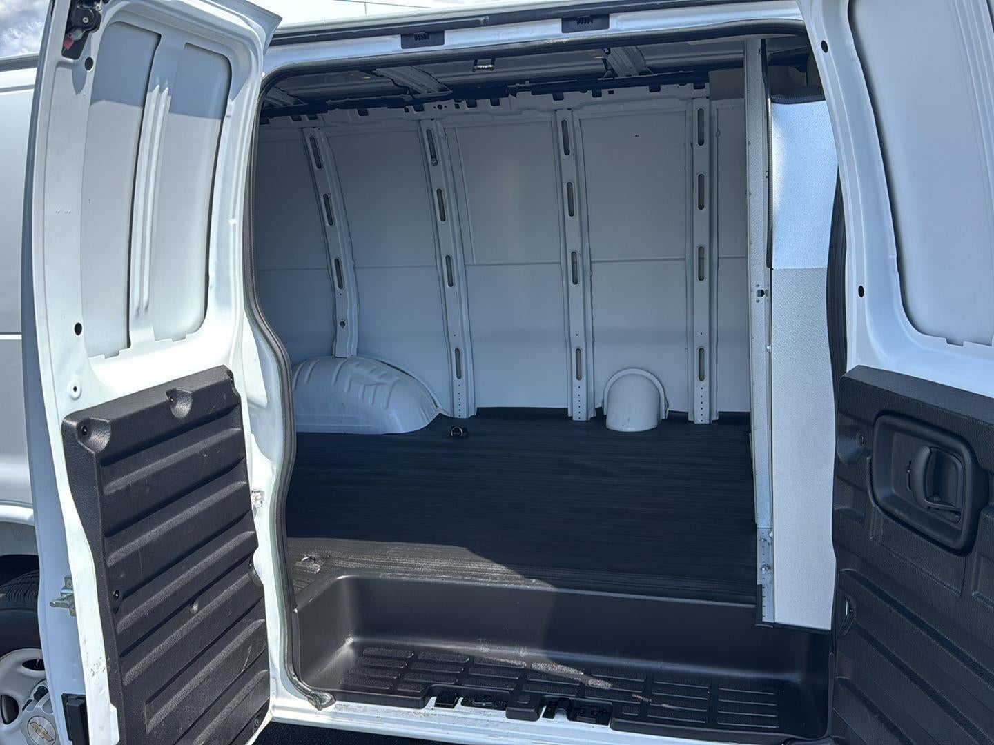 2025 Chevrolet Express Cargo WT