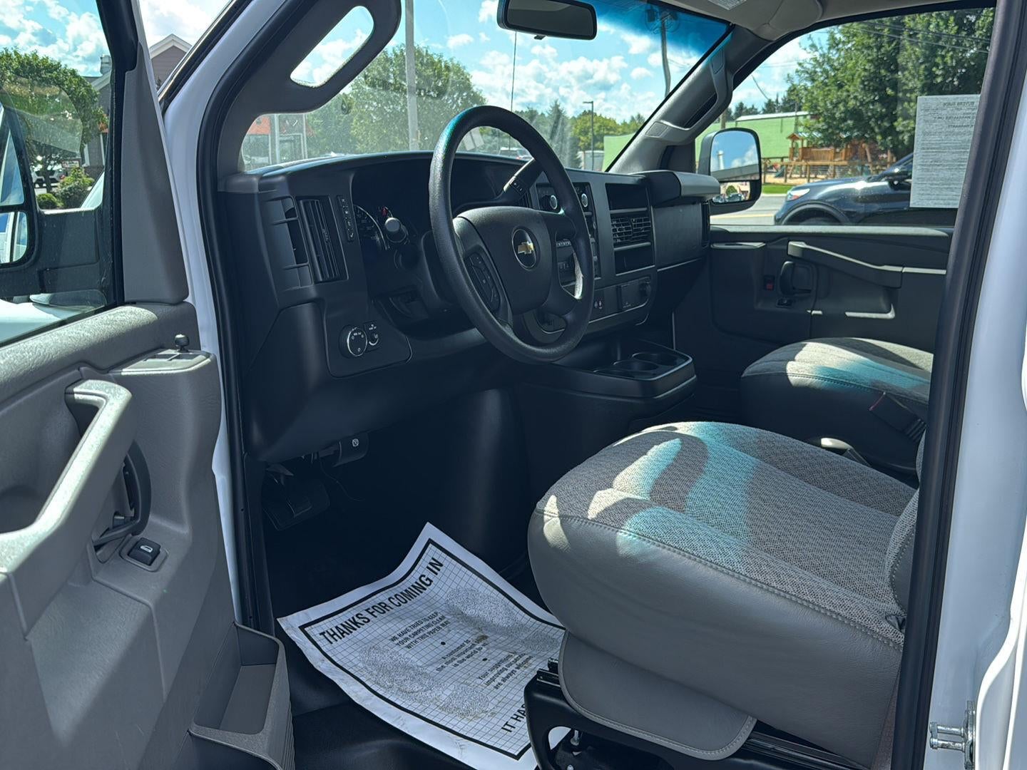 2025 Chevrolet Express Cargo WT