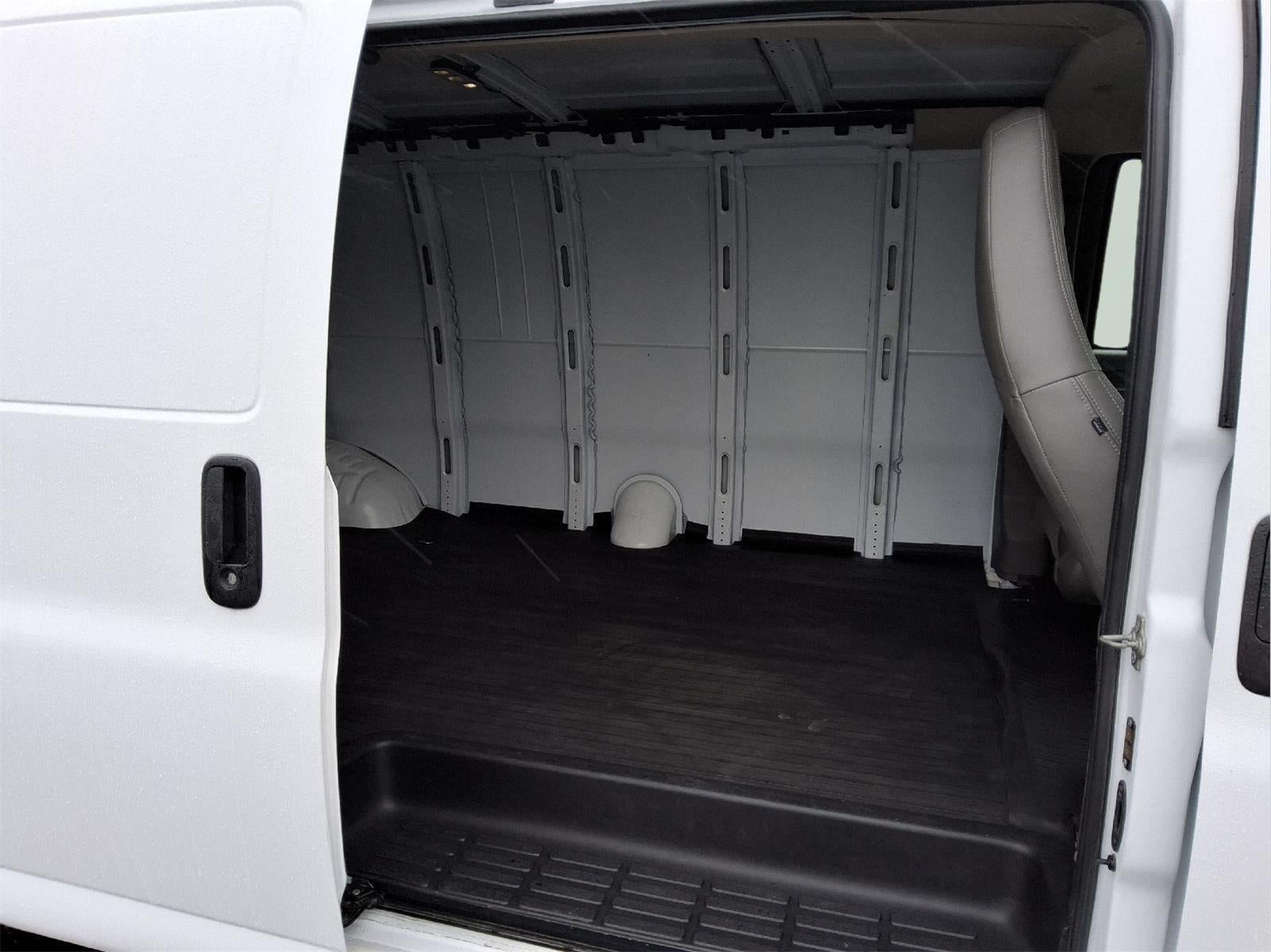 2025 Chevrolet Express Cargo WT