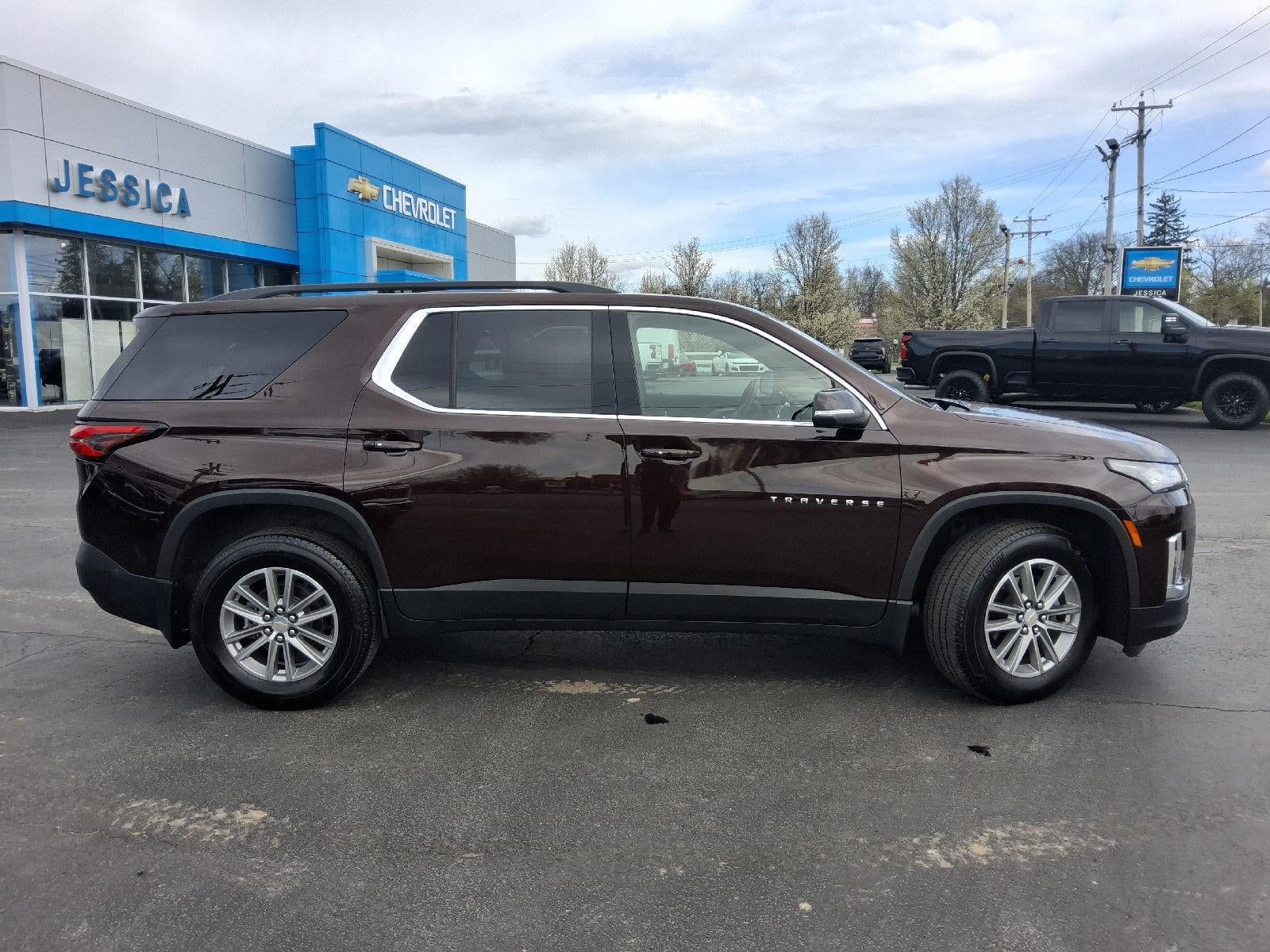 2023 Chevrolet Traverse LT Cloth