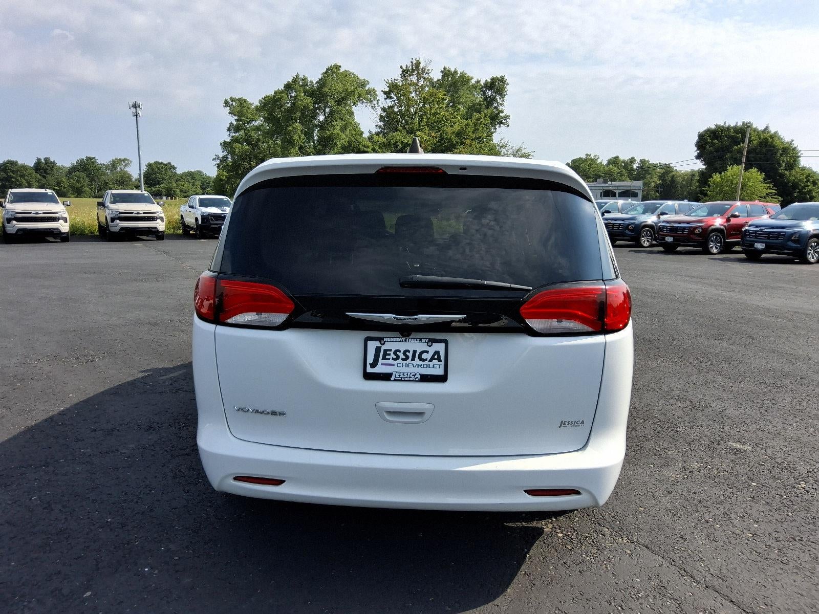 2023 Chrysler Voyager LX