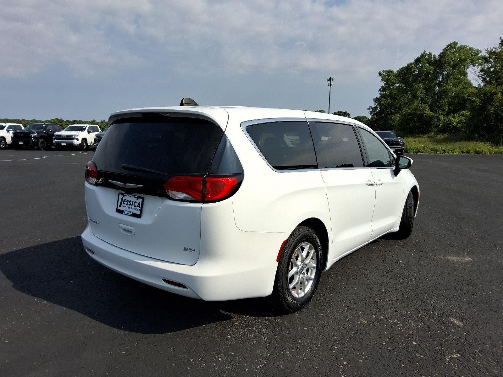 2023 Chrysler Voyager LX