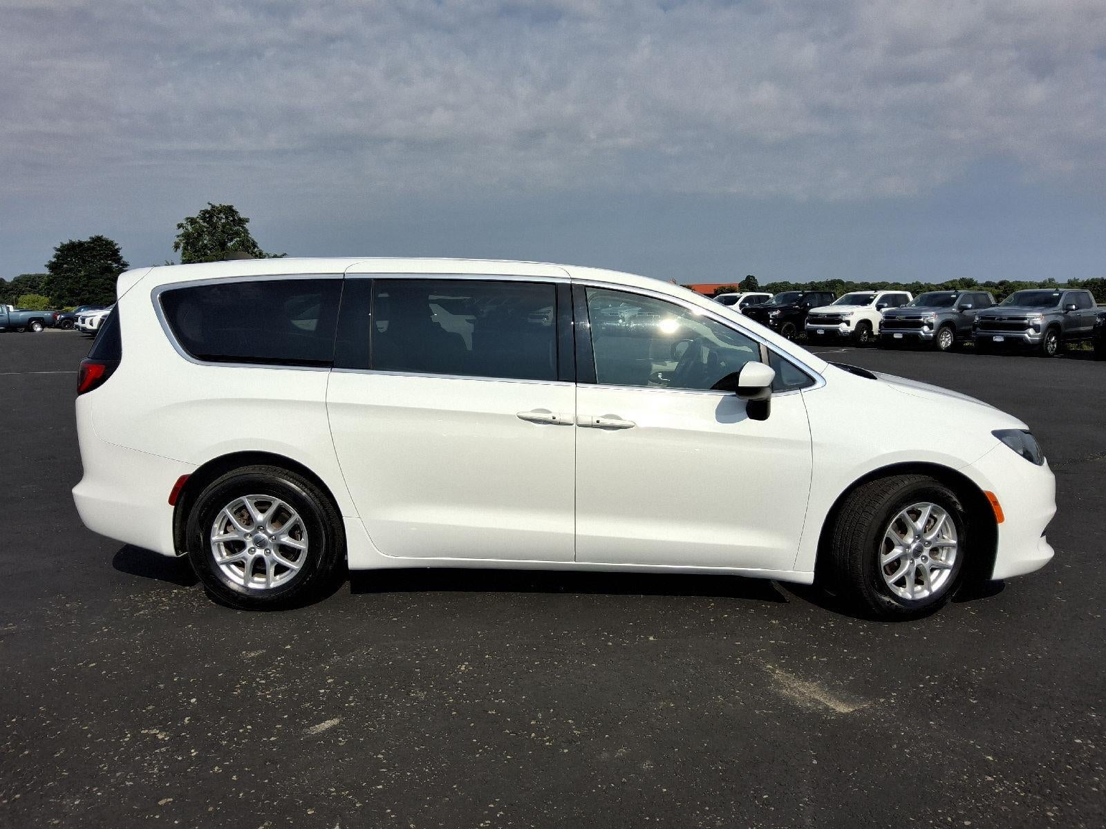 2023 Chrysler Voyager LX