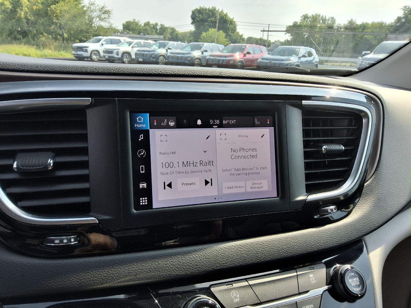 2023 Chrysler Voyager LX