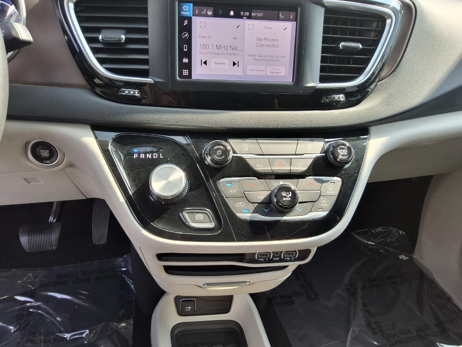 2023 Chrysler Voyager LX