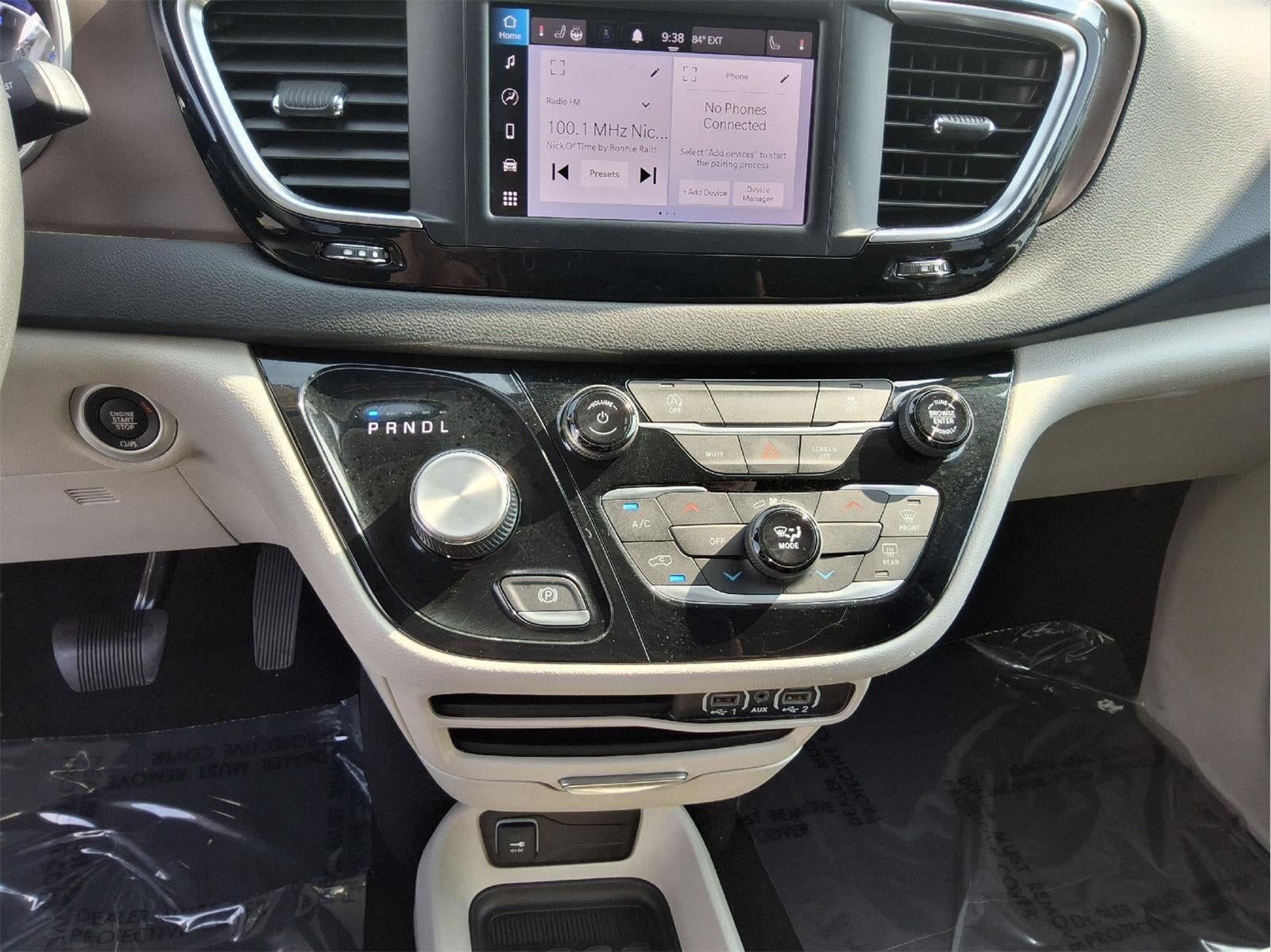 2023 Chrysler Voyager LX