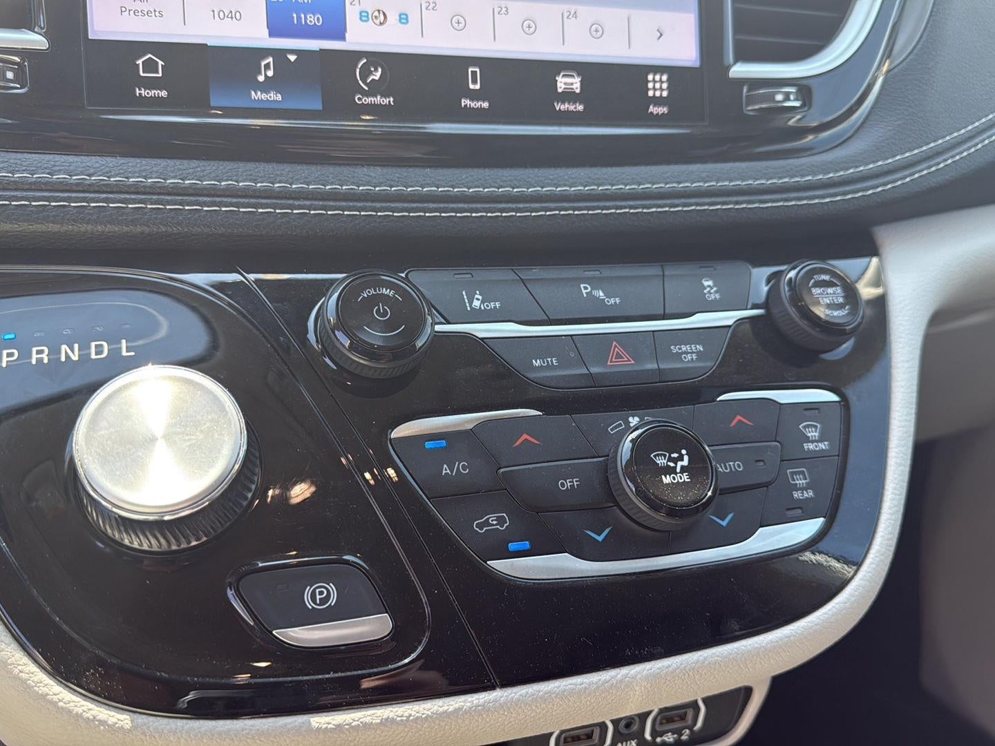 2023 Chrysler Pacifica Hybrid Touring L