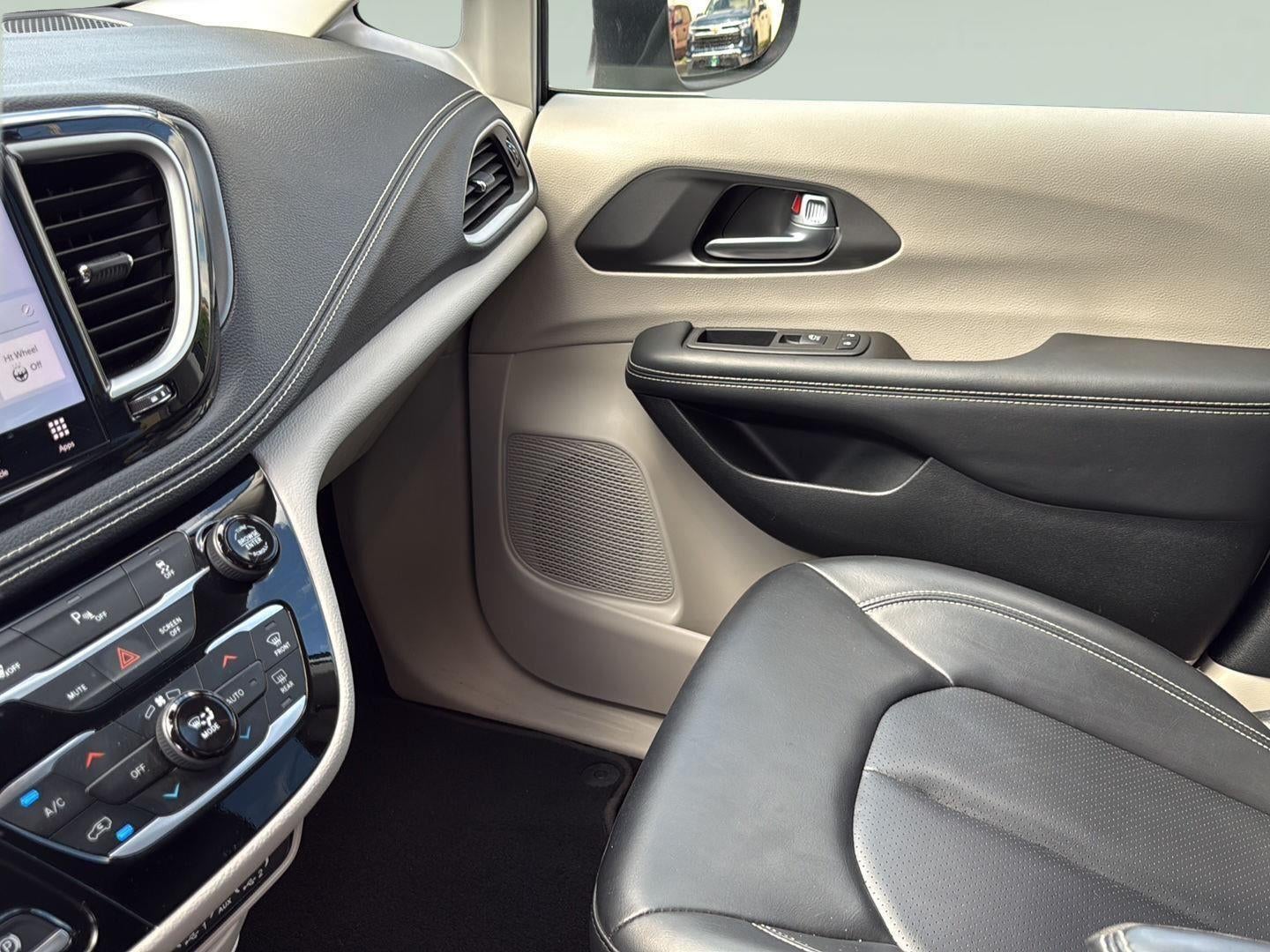 2023 Chrysler Pacifica Hybrid Touring L