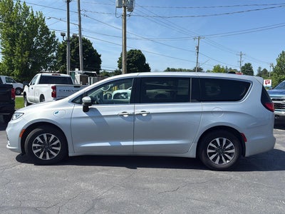 2023 Chrysler Pacifica Hybrid Touring L