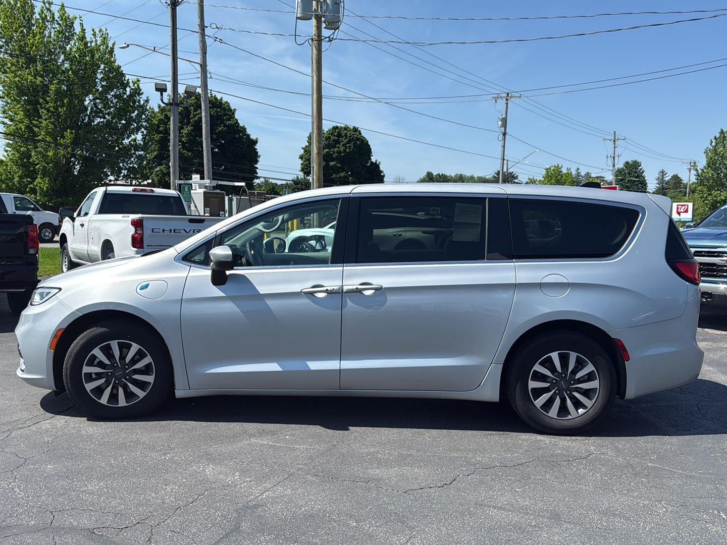 2023 Chrysler Pacifica Hybrid Touring L
