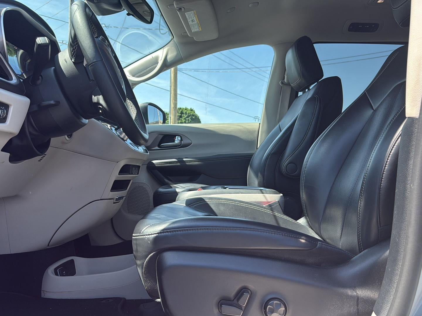 2023 Chrysler Pacifica Hybrid Touring L