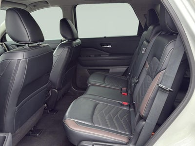 2024 Nissan Pathfinder Platinum 4WD