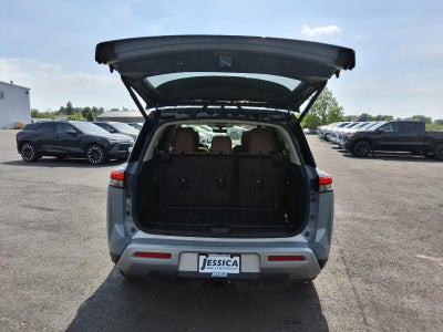 2025 Nissan Pathfinder Platinum