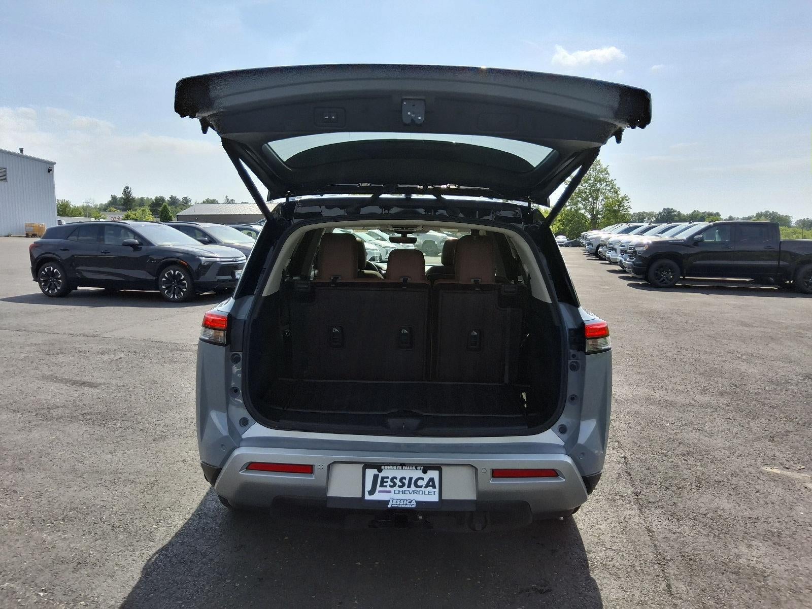 2025 Nissan Pathfinder Platinum