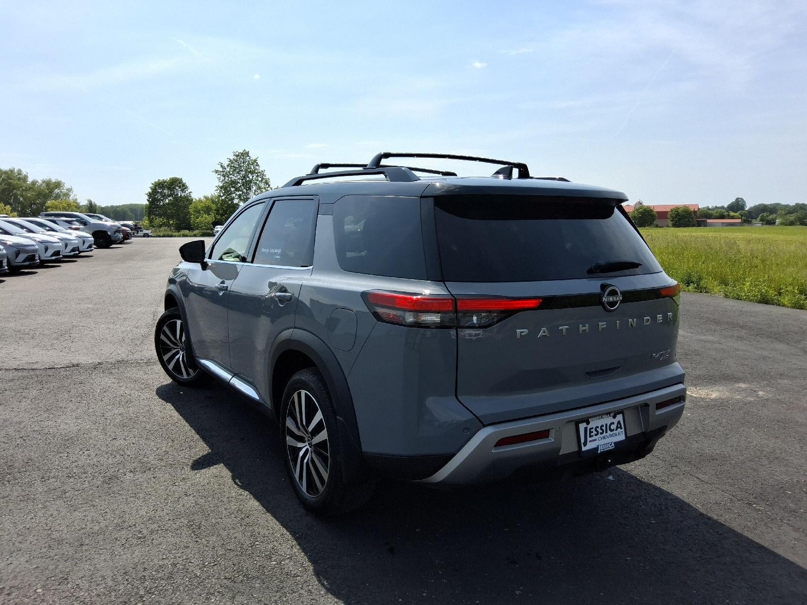 2025 Nissan Pathfinder Platinum