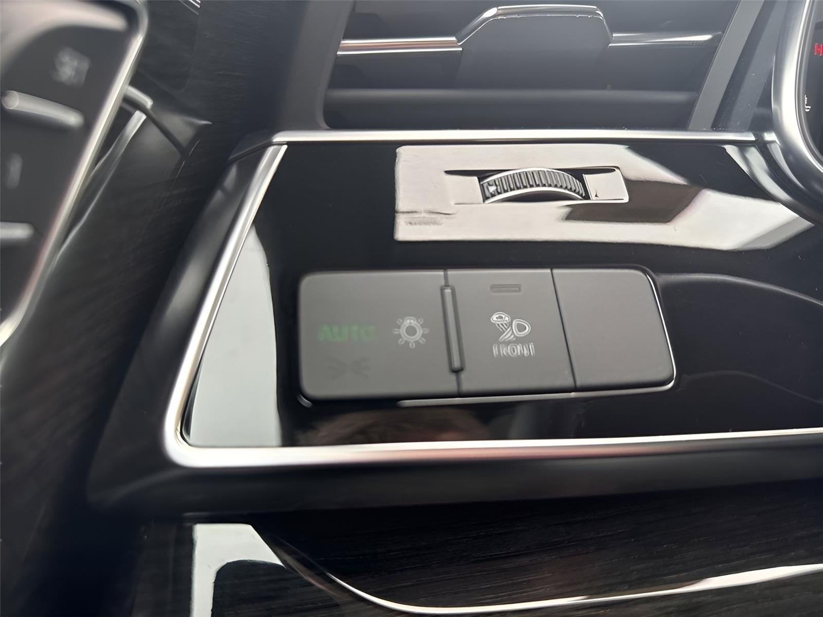 2020 Audi Q8 Premium Plus 55 TFSI quattro Tiptronic