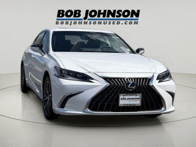 2024 Lexus ES 300h 