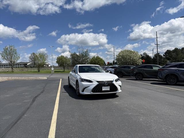 2024 Lexus ES 300h 