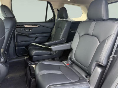 2023 Honda Pilot EX-L w/Rear Captain's Chairs
