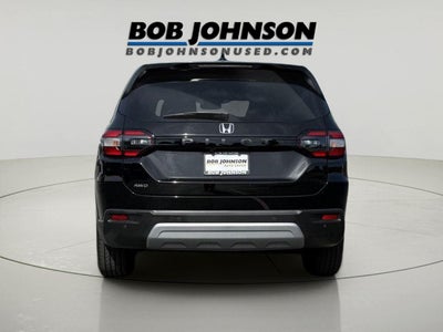 2023 Honda Pilot EX-L w/Rear Captain's Chairs