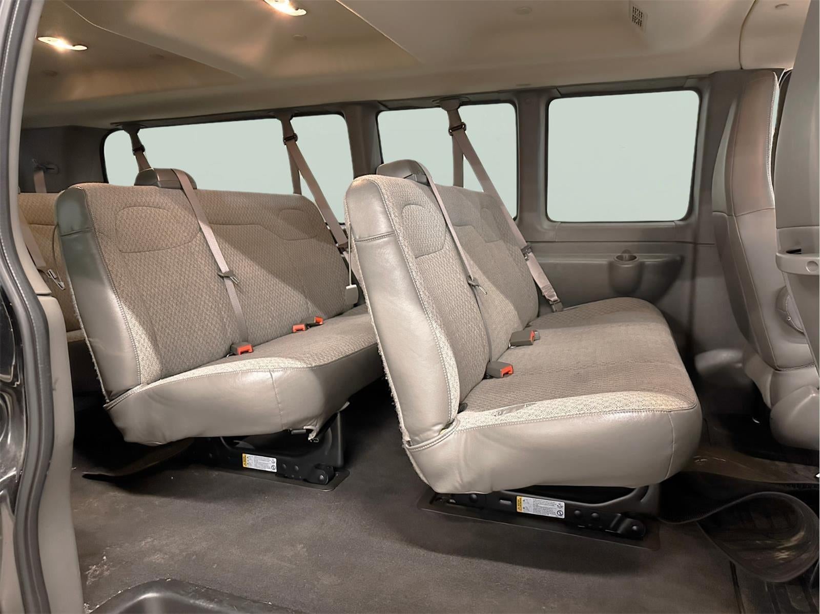 2025 Chevrolet Express Passenger 3500 1LT