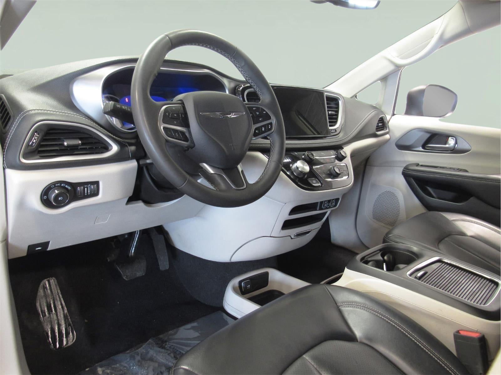 2023 Chrysler Pacifica Hybrid Touring L