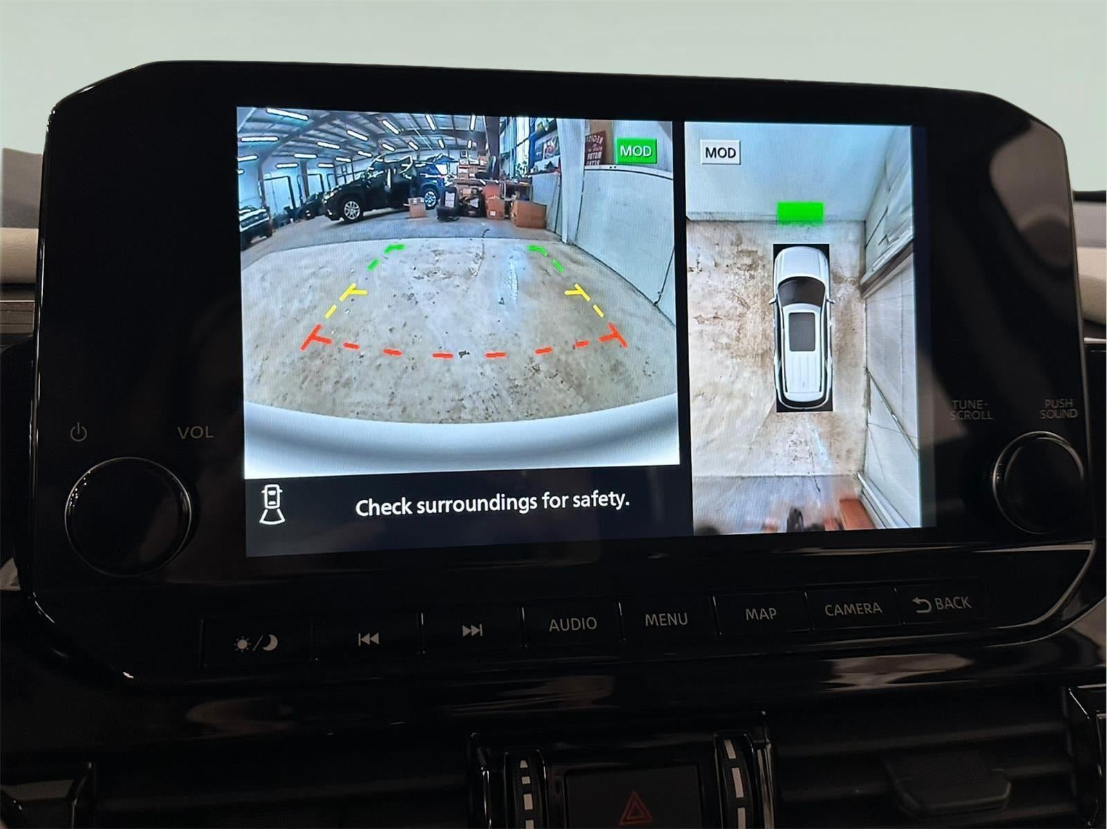 2024 Nissan Pathfinder SL