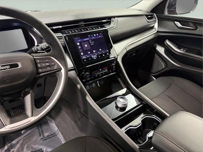 2023 Jeep Grand Cherokee Laredo 4x4