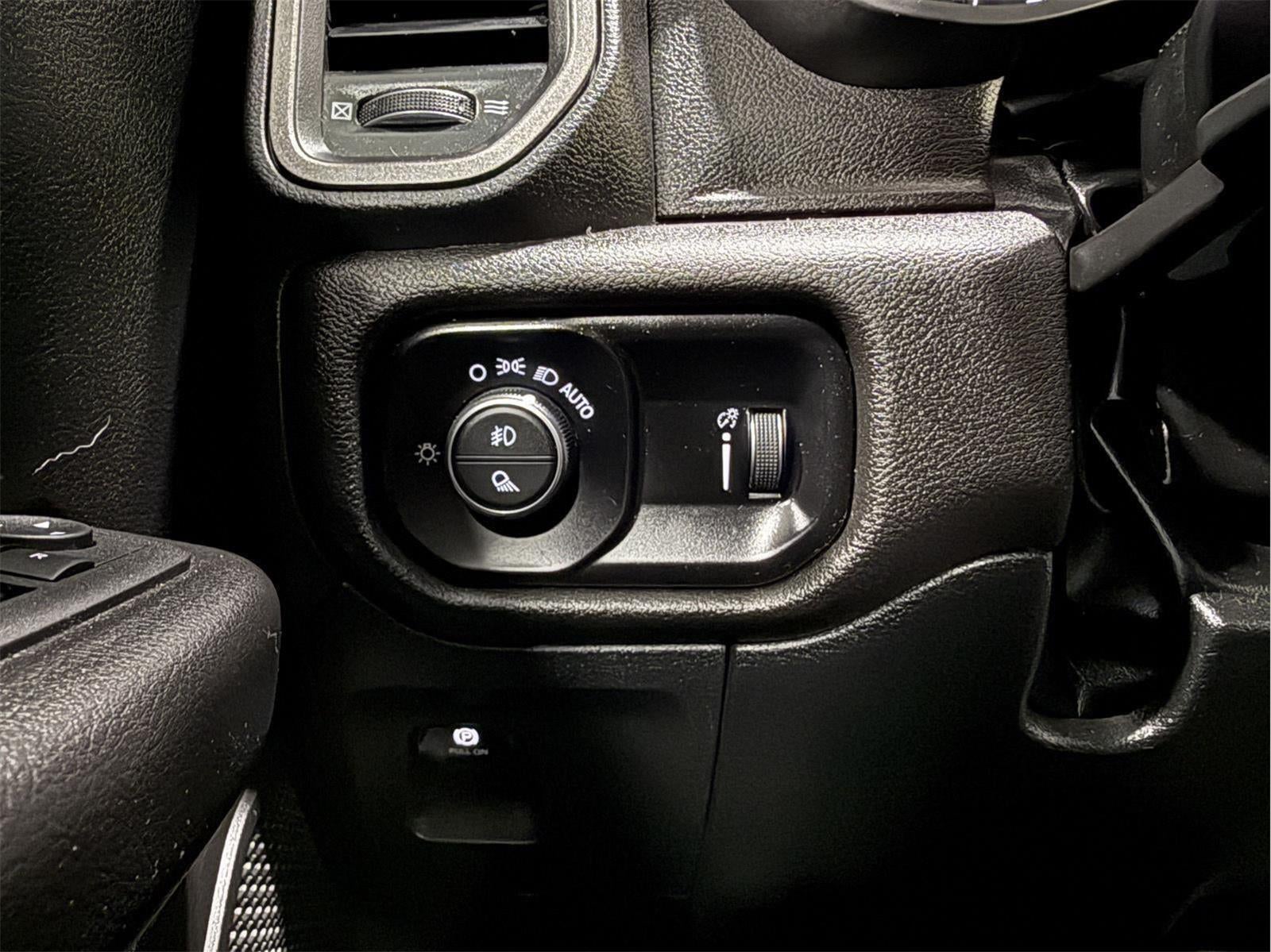 2023 RAM 1500 Tradesman Crew Cab 4x4 5'7' Box